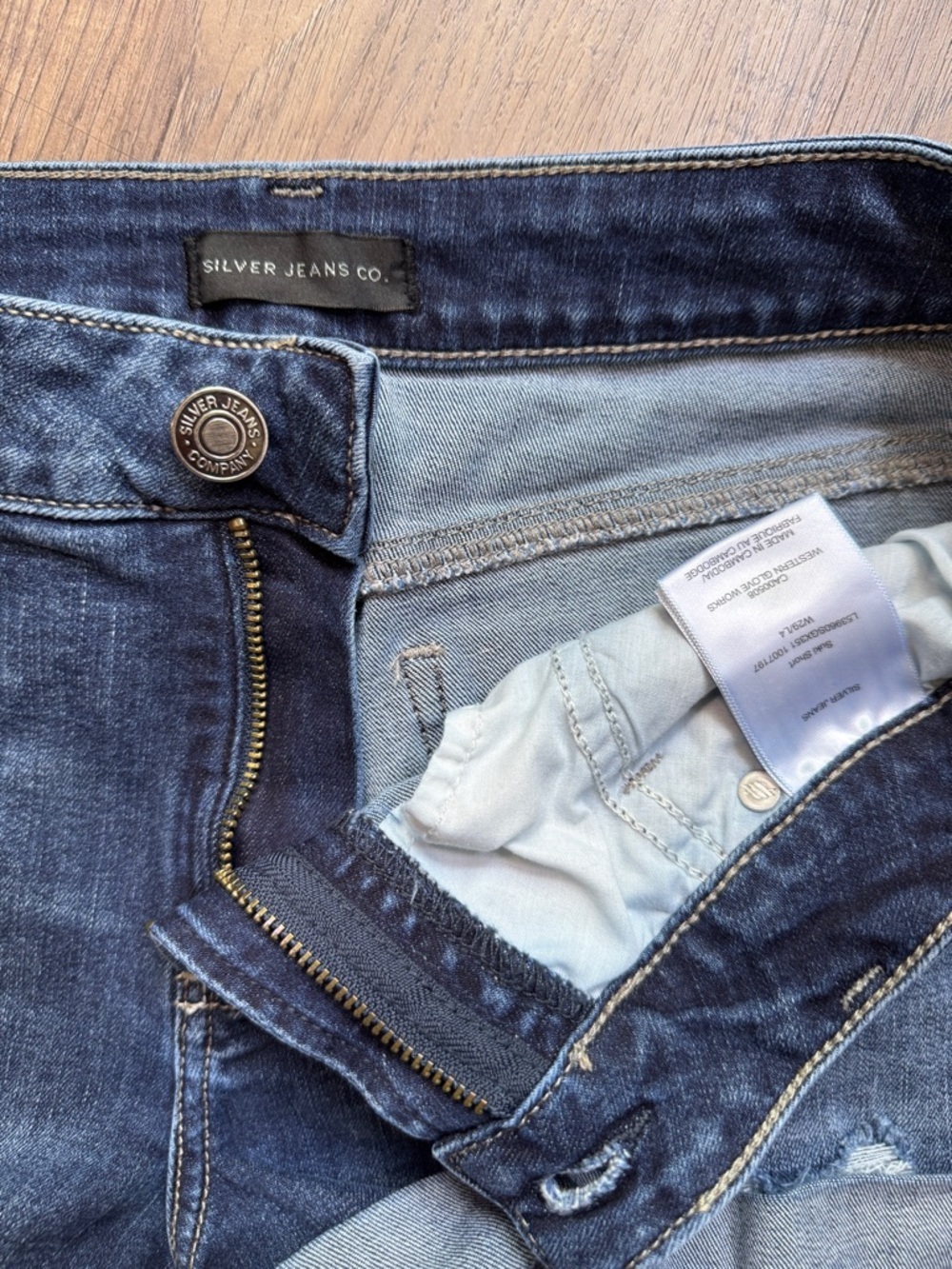 Silver Jeans Suki Distressed Rolled Hem Denim Shorts - Size 29 - Picture 8 of 12
